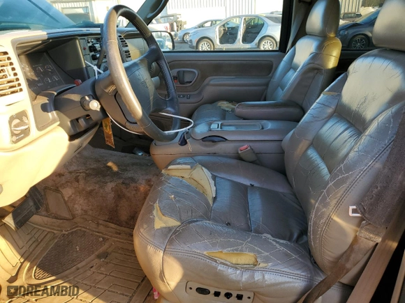 1997 GMC Suburban with VIN 3GKFK16RXVG513571, listed as a Copart auction lot 82086924 with 190,142 mi miles and Salvage Title. Bid and sale history available at carsss.com. Image 7.