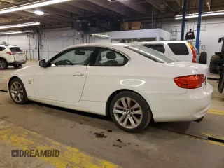 2011 BMW 3 Series 328i xDrive z VIN WBAKF3C57BE567244, wystawiony jako Copart lot #43366365 z przebiegiem 136 886 mil mil oraz Szkody całkowita. Historia ofert i sprzedaży dostępna na DreamBid. Obrazek 2.