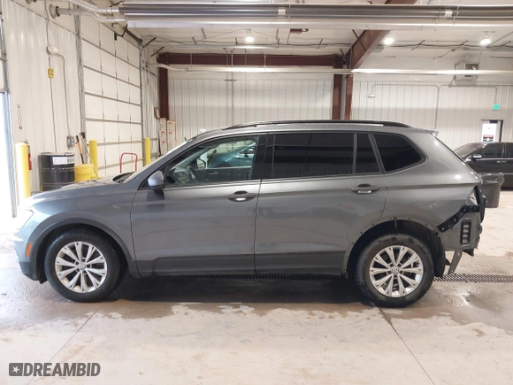 2018 Volkswagen Tiguan S with VIN 3VV1B7AX7JM106531, listed as a IAAI auction lot 41668403 with 119,885 mi miles. Bid and sale history available at carsss.com. Image 15.