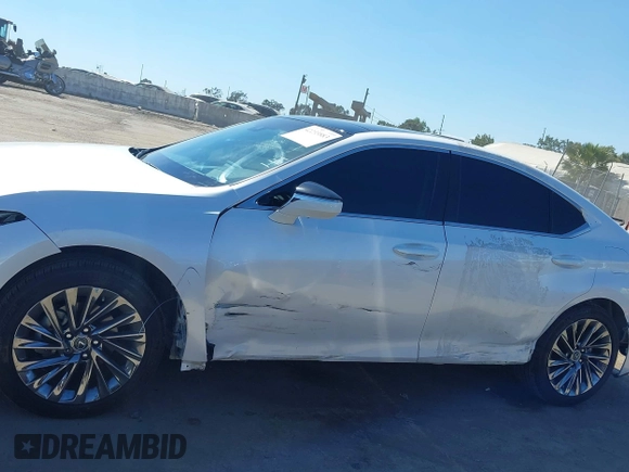 2024 Lexus ES 350 Luxury with VIN 58AEZ1B15RU175250, listed as a IAAI auction lot 42233883 with 14,483 mi miles and . Bid and sale history available at DreamBid. Image 15.