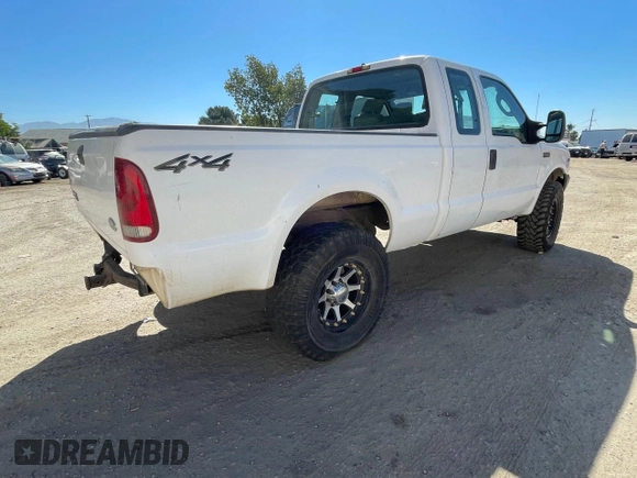 2001 Ford F-250 XL z VIN 3FTNX21L81MA87019, wystawiony jako Copart lot #64358625 z przebiegiem 177 555 mil mil oraz Czysty tytuł • Clean title. Historia ofert i sprzedaży dostępna na DreamBid. Obrazek 3.
