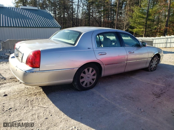 2003 Lincoln Town Car Cartier with VIN 1LNHM83W63Y692465, listed as a Copart auction lot 84882984 with 106,405 mi miles and Clean Title. Bid and sale history available at carsss.com. Image 3.