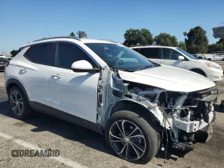 2021 Buick Encore GX Select z VIN KL4MMDS24MB142979, wystawiony jako Copart lot #61198875 z przebiegiem 22 200 mil mil oraz Szkoda całkowita • Salvage title. Historia ofert i sprzedaży dostępna na DreamBid. Obrazek 4.