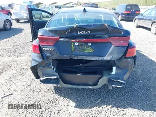 2024 Kia Forte LXS z VIN 3KPF24AD6RE826949, wystawiony jako IAAI lot #42078753 z przebiegiem 13 679 mil mil oraz . Historia ofert i sprzedaży dostępna na DreamBid. Obrazek 6.