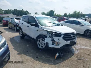 2019 Ford Escape S z VIN 1FMCU0F78KUA50738, wystawiony jako IAAI lot #42683529 z przebiegiem 108 611 mil mil oraz . Historia ofert i sprzedaży dostępna na DreamBid. Obrazek 1.