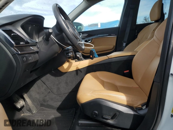 2016 Volvo XC90 T6 Momentum with VIN YV4A22PK0G1074313, listed as a Copart auction lot 42421865 with 69,966 mi miles and Salvage Title. Bid and sale history available at carsss.com. Image 7.