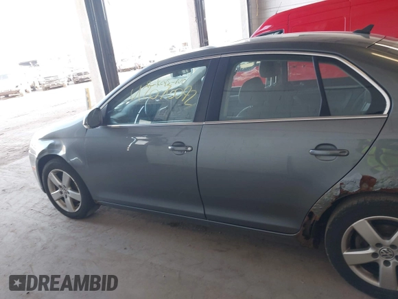 2008 Volkswagen Jetta SE with VIN 3VWRM71K78M027691, listed as a IAAI auction lot 42076092 with Not provided miles and . Bid and sale history available at DreamBid. Image 13.
