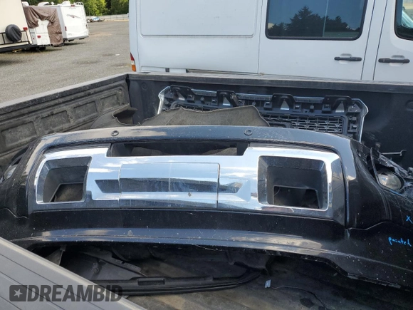 2015 GMC Sierra 2500HD Denali z VIN 1GT120E82FF160626, wystawiony jako Copart lot #57807735 z przebiegiem 193 495 mil mil oraz Szkoda całkowita • Salvage title. Historia ofert i sprzedaży dostępna na DreamBid. Obrazek 12.