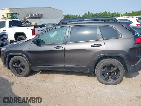 2017 Jeep Cherokee Altitude z VIN 1C4PJLAB9HW623297, wystawiony jako IAAI lot #42313357 z przebiegiem 220 795 mil mil oraz . Historia ofert i sprzedaży dostępna na DreamBid. Obrazek 14.