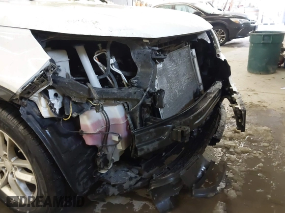 2015 Kia Sorento LX with VIN 5XYKT4A79FG585120, listed as a IAAI auction lot 41533779 with 127,337 mi miles. Bid and sale history available at carsss.com. Image 6.