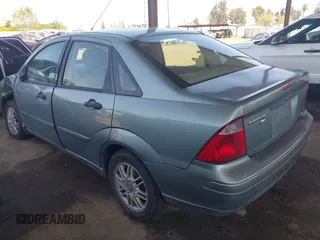 2005 Ford Focus S with VIN 1FAFP34N05W276945, listed as a IAAI auction lot 41889586 with 253,219 mi miles. Bid and sale history available at carsss.com. Image 3.
