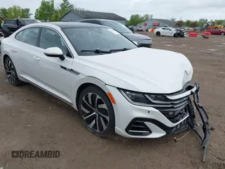 2021 Volkswagen Arteon SEL R-Line z VIN WVWSR7AN6ME007156, wystawiony jako IAAI lot #42254735 z przebiegiem 32 004 mil mil oraz . Historia ofert i sprzedaży dostępna na DreamBid. Obrazek 1.