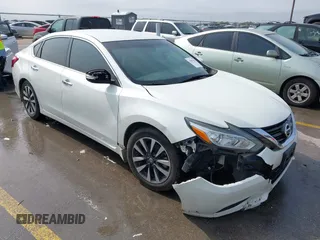 2017 Nissan Altima SR z VIN 1N4AL3AP8HC132612, wystawiony jako IAAI lot #41963431 z przebiegiem 121 846 mil mil oraz . Historia ofert i sprzedaży dostępna na DreamBid. Obrazek 1.