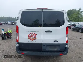 2017 Ford Transit z VIN 1FTYE1ZM2HKA20301, wystawiony jako IAAI lot #42323437 z przebiegiem Nie podano mil oraz . Historia ofert i sprzedaży dostępna na DreamBid. Obrazek 16.