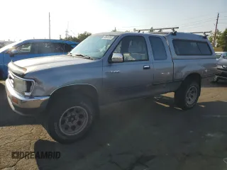 1995 Toyota T100 z VIN JT4VD22F4S0006989, wystawiony jako Copart lot #65649704 z przebiegiem 251 899 mil mil oraz Szkoda całkowita • Salvage title. Historia ofert i sprzedaży dostępna na DreamBid. Obrazek 1.