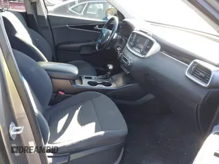 2019 Kia Sorento LX z VIN 5XYPGDA33KG537470, wystawiony jako IAAI lot #41970865 z przebiegiem 77 010 mil mil oraz . Historia ofert i sprzedaży dostępna na DreamBid. Obrazek 5.