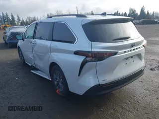2023 Toyota Sienna XLE with VIN 5TDJSKFC8PS099539, listed as a IAAI auction lot 41284033 with 13,514 mi miles. Bid and sale history available at carsss.com. Image 3.