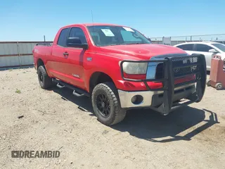 2008 Toyota Tundra z VIN 5TFBV54128X080074, wystawiony jako IAAI lot #42227681 z przebiegiem 176 042 mil mil oraz . Historia ofert i sprzedaży dostępna na DreamBid. Obrazek 1.