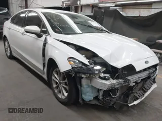 2020 Ford Fusion SE with VIN 3FA6P0H70LR155777, listed as a IAAI auction lot 41719123 with 61,531 mi miles. Bid and sale history available at carsss.com. Image 1.