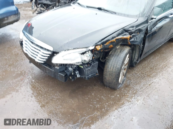 2013 Chrysler 200 Limited with VIN 1C3CCBCG1DN540060, listed as a IAAI auction lot 41508685 with 152,296 mi miles. Bid and sale history available at carsss.com. Image 6.