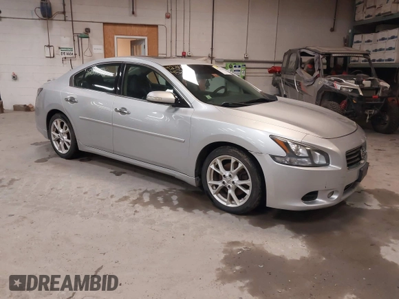 2014 Nissan Maxima SV z VIN 1N4AA5AP8EC498468, wystawiony jako IAAI lot #42344525 z przebiegiem 149 178 mil mil oraz . Historia ofert i sprzedaży dostępna na DreamBid. Obrazek 1.
