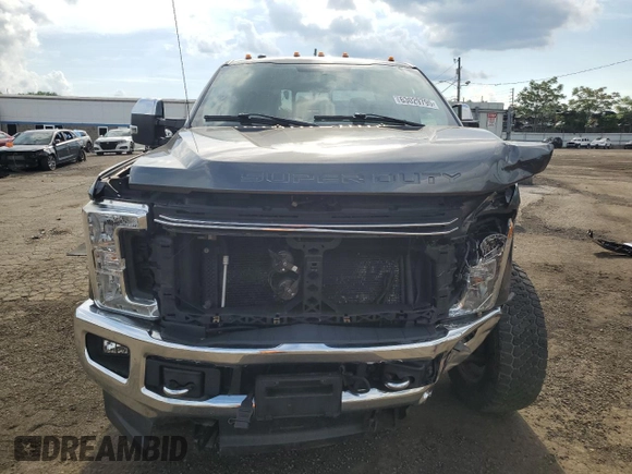 2017 Ford F-250 XLT with VIN 1FT7X2B61HEE53047, listed as a Copart auction lot 63029795 with 113,225 mi miles and Salvage title. Bid and sale history available at DreamBid. Image 5.
