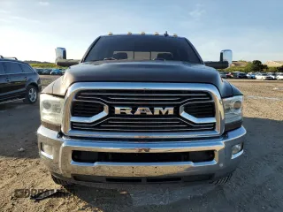 2018 Ram 3500 Laramie Longhorn z VIN 3C63RRKLXJG239218, wystawiony jako Copart lot #79291804 z przebiegiem 149 384 mil mil oraz Szkoda całkowita • Salvage title. Historia ofert i sprzedaży dostępna na DreamBid. Obrazek 5.