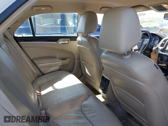 2014 Chrysler 300 z VIN 2C3CCAAG9EH301766, wystawiony jako IAAI lot #41811380 z przebiegiem 111 580 mil mil oraz . Historia ofert i sprzedaży dostępna na DreamBid. Obrazek 8.