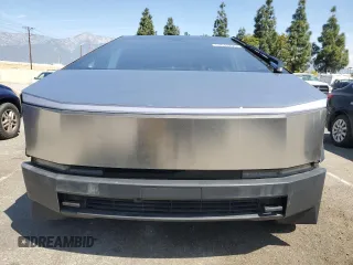 2024 Tesla Cybertruck z VIN 7G2CEHED9RA047674, wystawiony jako Copart lot #52544295 z przebiegiem 1323 mil mil oraz Szkody całkowita. Historia ofert i sprzedaży dostępna na DreamBid. Obrazek 5.