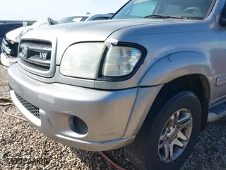 2001 Toyota Sequoia SR5 with VIN 5TDZT34A71S028573, listed as a IAAI auction lot 42061154 with 274,467 mi miles. Bid and sale history available at carsss.com. Image 6.