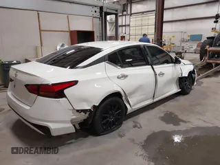 2019 Nissan Altima S with VIN 1N4BL4BV9KC239599, listed as a IAAI auction lot 41975983 with 115,245 mi miles and . Bid and sale history available at carsss.com. Image 4.