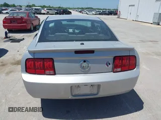 2007 Ford Mustang Deluxe z VIN 1ZVFT80N275244240, wystawiony jako IAAI lot #42279817 z przebiegiem 204 840 mil mil oraz . Historia ofert i sprzedaży dostępna na DreamBid. Obrazek 16.