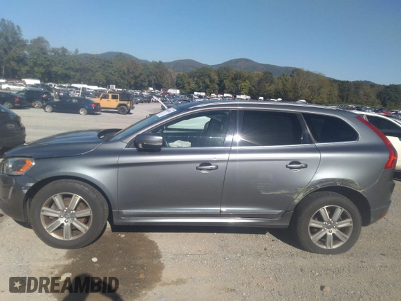 2017 Volvo XC60 Inscription with VIN YV440MDU0H2207703, listed as a IAAI auction lot 40400202 with 49,387 mi miles. Bid and sale history available at carsss.com. Image 15.