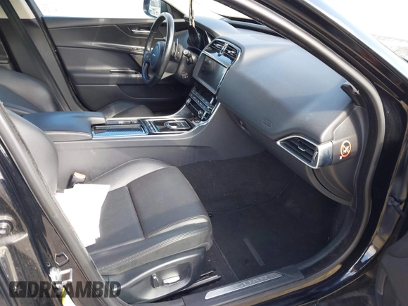 2019 Jaguar XE 25t with VIN SAJAR4FX2KCP52632, listed as a IAAI auction lot 41585317 with 1 mi miles. Bid and sale history available at carsss.com. Image 5.