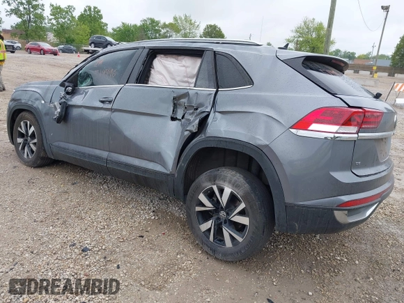 2022 Volkswagen Atlas SE with VIN 1V2LC2CA1NC203536, listed as a IAAI auction lot 42310598 with 28,724 mi miles and . Bid and sale history available at DreamBid. Image 3.