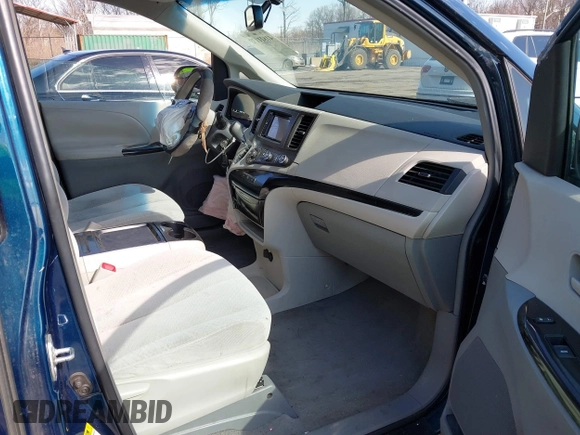 2011 Toyota Sienna LE AAS with VIN 5TDKK3DC4BS104838, listed as a IAAI auction lot 41811173 with 251,999 mi miles and . Bid and sale history available at carsss.com. Image 5.