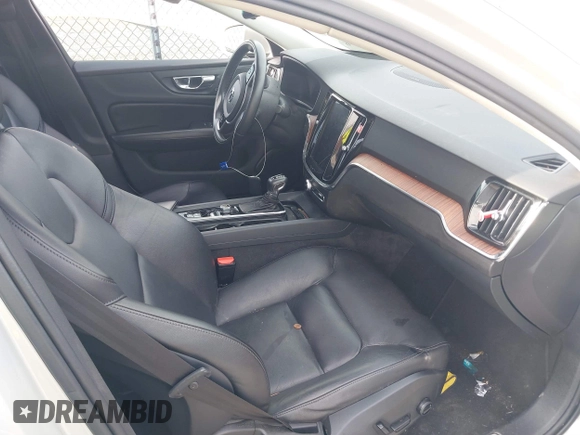 2019 Volvo S60 Momentum with VIN 7JR102FK0KG000679, listed as a IAAI auction lot 39804336 with 89,525 mi miles. Bid and sale history available at carsss.com. Image 5.