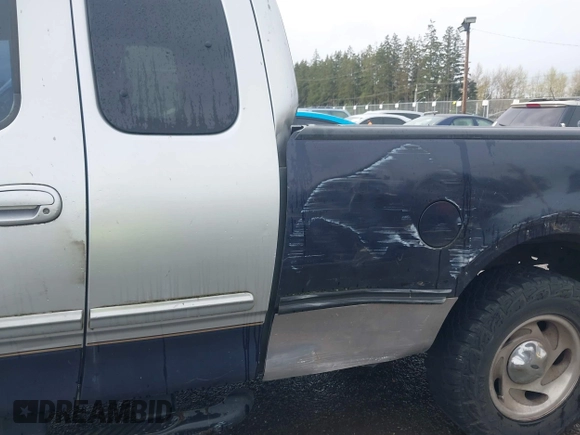 2000 Ford F-150 XL z VIN 1FTRX18L8YKA72409, wystawiony jako IAAI lot #41928360 z przebiegiem 167 251 mil mil oraz . Historia ofert i sprzedaży dostępna na DreamBid. Obrazek 6.