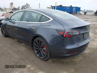 2020 Tesla Model 3 Performance z VIN 5YJ3E1EC3LF802068, wystawiony jako IAAI lot #41886024 z przebiegiem 50 271 mil mil oraz . Historia ofert i sprzedaży dostępna na DreamBid. Obrazek 3.