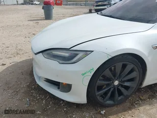 2017 Tesla Model S 100D with VIN 5YJSA1E29HF204797, listed as a IAAI auction lot 41760296 with 92,587 mi miles. Bid and sale history available at carsss.com. Image 6.