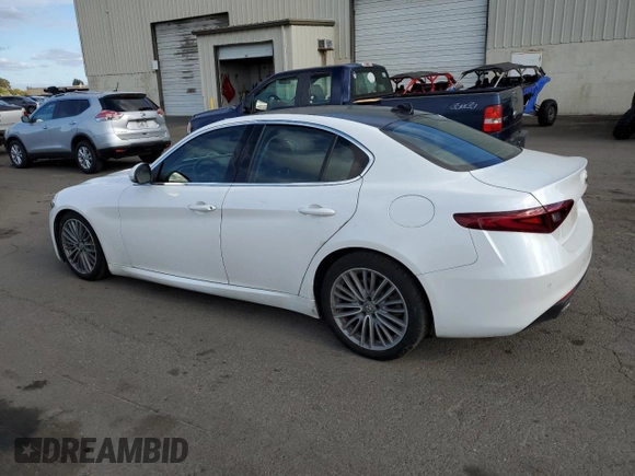 2017 Alfa Romeo Giulia Ti z VIN ZARFAECN2H7543175, wystawiony jako Copart lot #75932224 z przebiegiem 77 579 mil mil oraz Szkody całkowita. Historia ofert i sprzedaży dostępna na DreamBid. Obrazek 2.