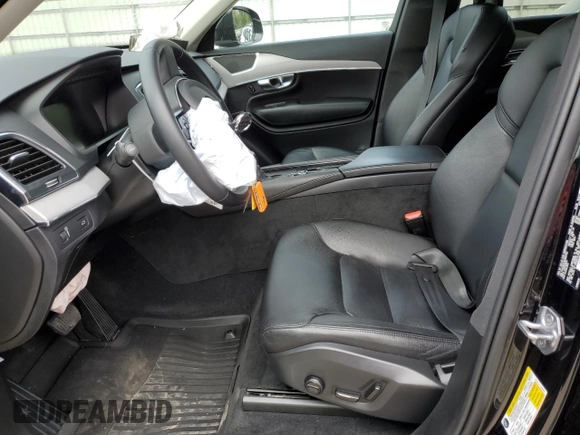 2022 Volvo XC90 Momentum with VIN YV4102CK3N1805700, listed as a Copart auction lot 82303984 with 31,877 mi miles and Salvage Title. Bid and sale history available at DreamBid. Image 7.