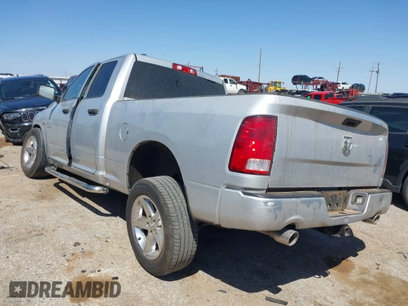 2016 Ram 1500 Express z VIN 1C6RR6FT3GS333204, wystawiony jako IAAI lot #41992873 z przebiegiem 111 383 mil mil oraz . Historia ofert i sprzedaży dostępna na DreamBid. Obrazek 3.