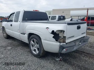 2005 Chevrolet Silverado 1500 z VIN 1GCEC19T65Z179681, wystawiony jako IAAI lot #41423413 z przebiegiem 267 006 mil mil oraz . Historia ofert i sprzedaży dostępna na DreamBid. Obrazek 6.