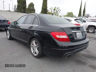 2013 Mercedes-Benz C 250 Sport z VIN WDDGF4HBXDR261850, wystawiony jako IAAI lot #42164882 z przebiegiem 149 257 mil mil oraz . Historia ofert i sprzedaży dostępna na DreamBid. Obrazek 3.