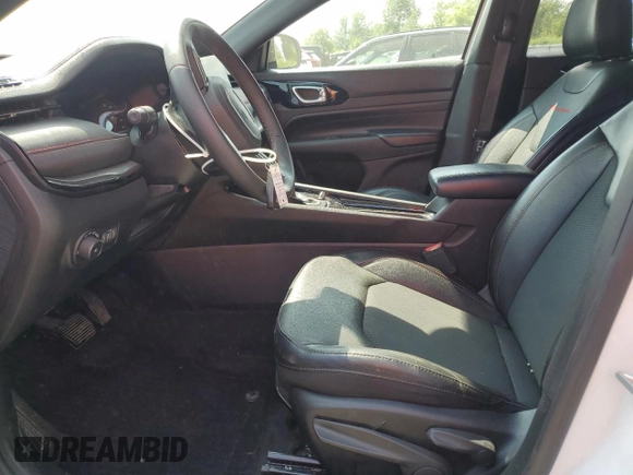 2023 Jeep Compass Trailhawk z VIN 3C4NJDDN1PT527851, wystawiony jako Copart lot #65566035 z przebiegiem 52 811 mil mil oraz Czysty tytuł • Clean title. Historia ofert i sprzedaży dostępna na DreamBid. Obrazek 7.