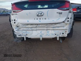 2017 Hyundai Ioniq Blue z VIN KMHC65LC2HU050185, wystawiony jako IAAI lot #42071522 z przebiegiem 105 186 mil mil oraz . Historia ofert i sprzedaży dostępna na DreamBid. Obrazek 6.