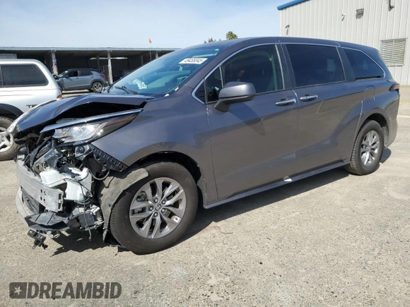 2022 Toyota Sienna XLE with VIN 5TDYRKEC3NS125652, listed as a Copart auction lot 49455045 with 67,628 mi miles and Salvage Title. Bid and sale history available at carsss.com. Image 1.