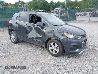 2020 Chevrolet Trax LT z VIN 3GNCJLSB8LL138202, wystawiony jako IAAI lot #42431306 z przebiegiem 12 285 mil mil oraz . Historia ofert i sprzedaży dostępna na DreamBid. Obrazek 1.