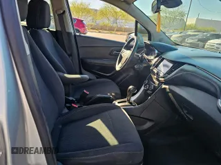 2020 Chevrolet Trax LS with VIN 3GNCJNSB4LL131582, listed as a Copart auction lot 85383114 with 136,718 mi miles and Clean Title. Bid and sale history available at carsss.com. Image 5.